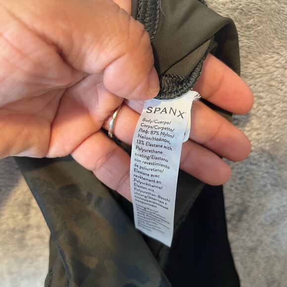 Spanx Faux Leather Green‎ Camo Leggings Size Small - Picture 5 of 7